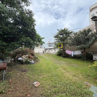Terreno com 240m², no bairro Capoeiras em Florianópolis