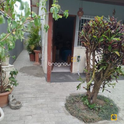 Casa com 51m², 2 quartos, 1 garagem, no bairro São João do Rio Vermelho em Florianópolis