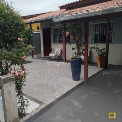 Casa com 51m², 2 quartos, 1 garagem, no bairro São João do Rio Vermelho em Florianópolis