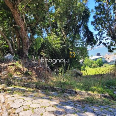 Terreno com 360m², no bairro Ponta de Baixo em São José