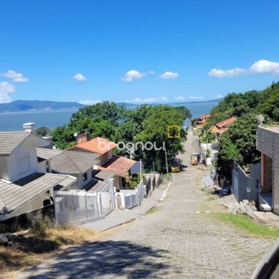 Terreno com 360m², no bairro Ponta de Baixo em São José