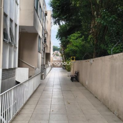 Apartamento com 80m², 3 quartos (sendo 1 suíte), 1 garagem, no bairro Estreito em Florianópolis
