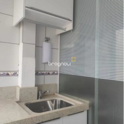 Apartamento com 80m², 3 quartos (sendo 1 suíte), 1 garagem, no bairro Estreito em Florianópolis