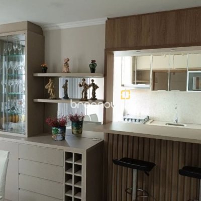 Apartamento com 80m², 3 quartos (sendo 1 suíte), 1 garagem, no bairro Estreito em Florianópolis