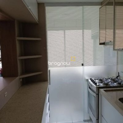 Apartamento com 80m², 3 quartos (sendo 1 suíte), 1 garagem, no bairro Estreito em Florianópolis