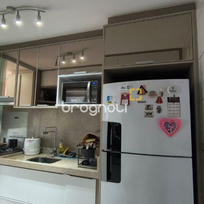 Apartamento com 80m², 3 quartos (sendo 1 suíte), 1 garagem, no bairro Estreito em Florianópolis
