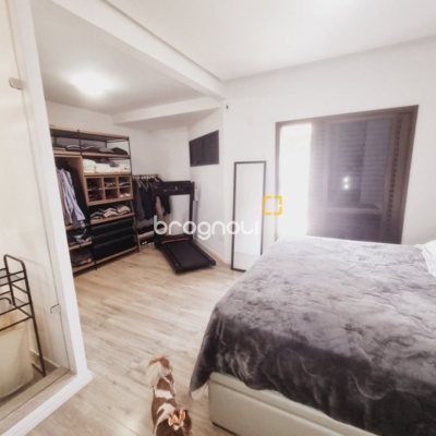 Casa com 233m², 3 quartos (sendo 1 suíte), 4 garagens, no bairro Balneário em Florianópolis