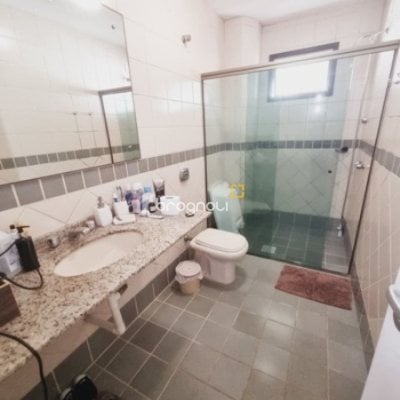 Casa com 233m², 3 quartos (sendo 1 suíte), 4 garagens, no bairro Balneário em Florianópolis