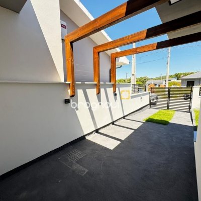 Casa com 55m², 2 quartos, 2 garagens, no bairro Forquilhas em São José
