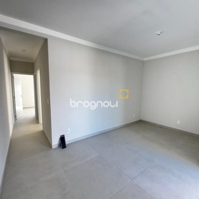 Casa com 55m², 2 quartos, 2 garagens, no bairro Forquilhas em São José