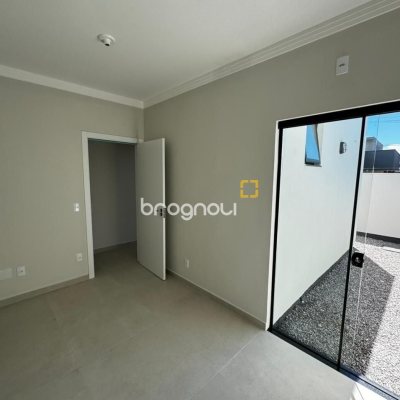 Casa com 55m², 2 quartos, 2 garagens, no bairro Forquilhas em São José