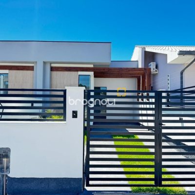 Casa com 55m², 2 quartos, 2 garagens, no bairro Forquilhas em São José