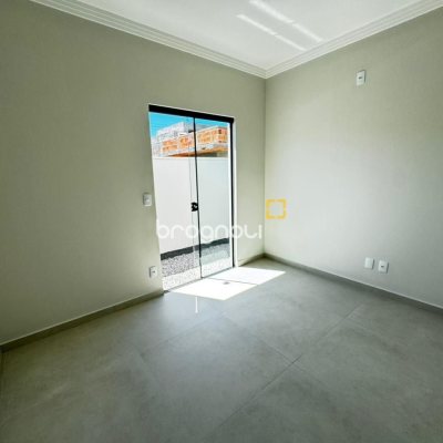 Casa com 55m², 2 quartos, 2 garagens, no bairro Forquilhas em São José