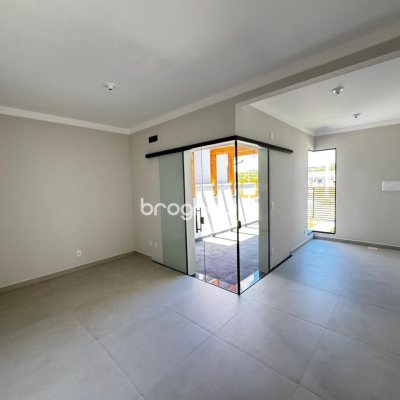 Casa com 55m², 2 quartos, 2 garagens, no bairro Forquilhas em São José
