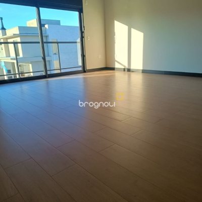 Casa de Condomínio com 250m², 3 quartos (sendo 3 suítes), 2 garagens, no bairro Rio Vermelho em Florianópolis