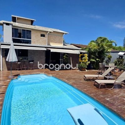Casa com 281m², 3 quartos (sendo 3 suítes), 3 garagens, no bairro Campeche em Florianópolis