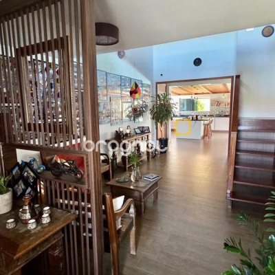 Casa com 281m², 3 quartos (sendo 3 suítes), 3 garagens, no bairro Campeche em Florianópolis