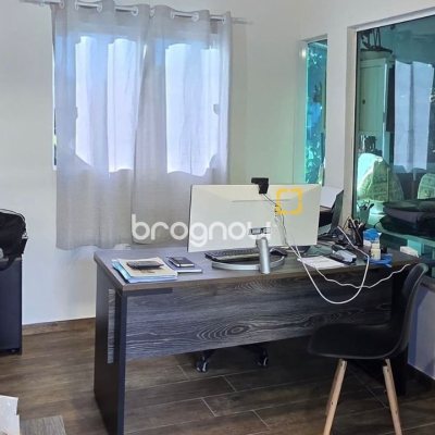 Casa com 281m², 3 quartos (sendo 3 suítes), 3 garagens, no bairro Campeche em Florianópolis