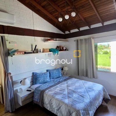 Casa com 281m², 3 quartos (sendo 3 suítes), 3 garagens, no bairro Campeche em Florianópolis