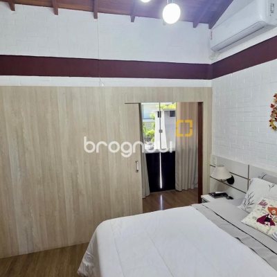 Casa com 281m², 3 quartos (sendo 3 suítes), 3 garagens, no bairro Campeche em Florianópolis