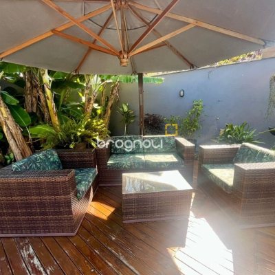 Casa com 281m², 3 quartos (sendo 3 suítes), 3 garagens, no bairro Campeche em Florianópolis