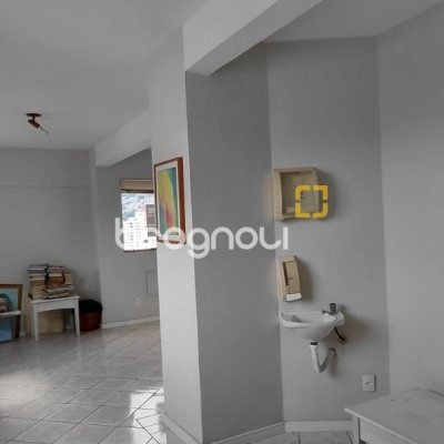 Sala com 42m², no bairro Centro em Florianópolis