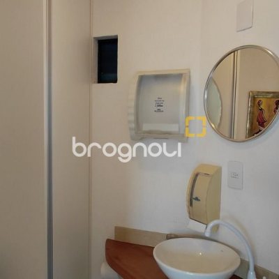 Sala com 42m², no bairro Centro em Florianópolis
