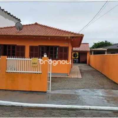 Casa com 111m², 3 quartos (sendo 1 suíte), 3 garagens, no bairro Rio Vermelho em Florianópolis