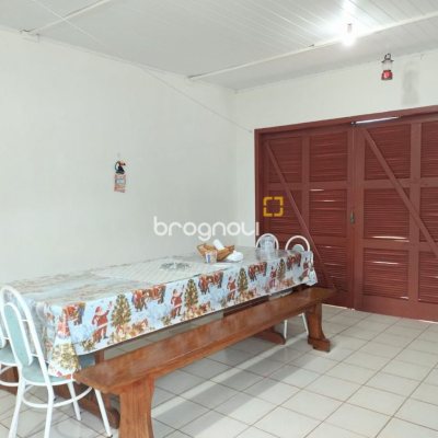 Casa com 111m², 3 quartos (sendo 1 suíte), 3 garagens, no bairro Rio Vermelho em Florianópolis