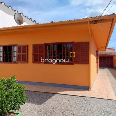 Casa com 111m², 3 quartos (sendo 1 suíte), 3 garagens, no bairro Rio Vermelho em Florianópolis