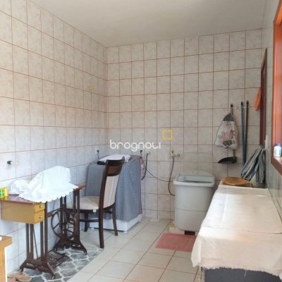 Casa com 111m², 3 quartos (sendo 1 suíte), 3 garagens, no bairro Rio Vermelho em Florianópolis