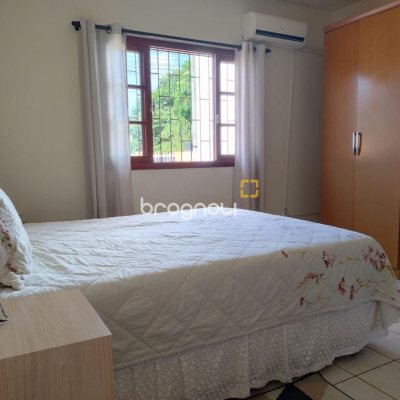 Casa com 111m², 3 quartos (sendo 1 suíte), 3 garagens, no bairro Rio Vermelho em Florianópolis