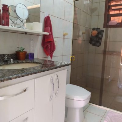 Casa com 111m², 3 quartos (sendo 1 suíte), 3 garagens, no bairro Rio Vermelho em Florianópolis