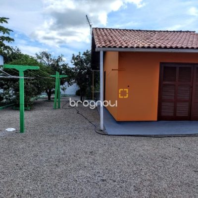 Casa com 111m², 3 quartos (sendo 1 suíte), 3 garagens, no bairro Rio Vermelho em Florianópolis