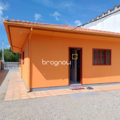 Casa com 111m², 3 quartos (sendo 1 suíte), 3 garagens, no bairro Rio Vermelho em Florianópolis