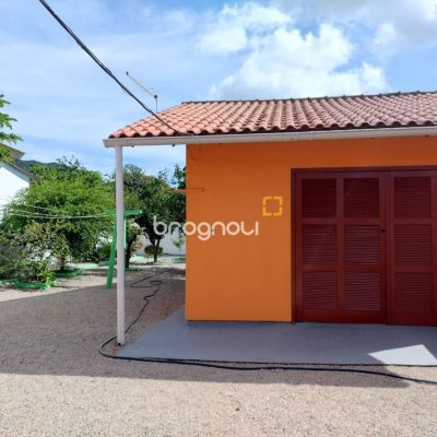 Casa com 111m², 3 quartos (sendo 1 suíte), 3 garagens, no bairro Rio Vermelho em Florianópolis