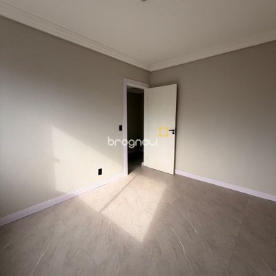 Apartamento com 91m², 2 quartos (sendo 1 suíte), 1 garagem, no bairro Kobrasol em São José