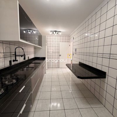 Apartamento com 91m², 2 quartos (sendo 1 suíte), 1 garagem, no bairro Kobrasol em São José