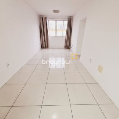 Apartamento com 50m², 2 quartos, 1 garagem, no bairro Roçado em São José