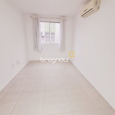 Apartamento com 50m², 2 quartos, 1 garagem, no bairro Roçado em São José