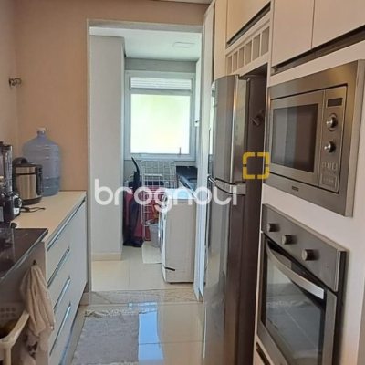 Cobertura com 162m², 3 quartos (sendo 1 suíte), 2 garagens, no bairro Canasvieiras em Florianópolis