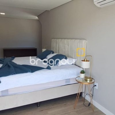 Cobertura com 162m², 3 quartos (sendo 1 suíte), 2 garagens, no bairro Canasvieiras em Florianópolis