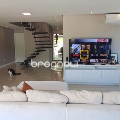Cobertura com 162m², 3 quartos (sendo 1 suíte), 2 garagens, no bairro Canasvieiras em Florianópolis