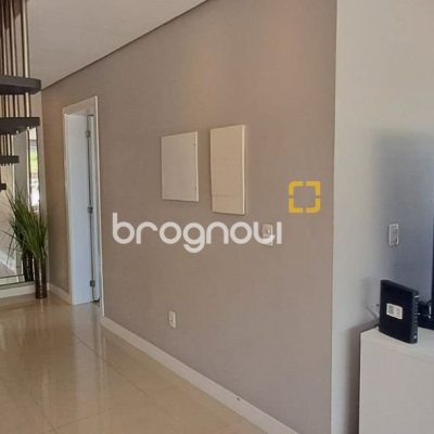 Cobertura com 162m², 3 quartos (sendo 1 suíte), 2 garagens, no bairro Canasvieiras em Florianópolis