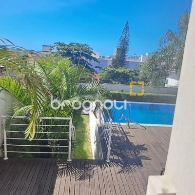 Cobertura com 162m², 3 quartos (sendo 1 suíte), 2 garagens, no bairro Canasvieiras em Florianópolis