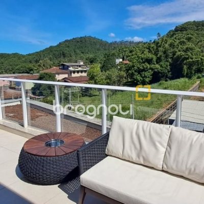 Cobertura com 162m², 3 quartos (sendo 1 suíte), 2 garagens, no bairro Canasvieiras em Florianópolis