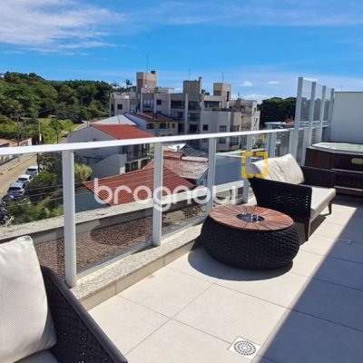 Cobertura com 162m², 3 quartos (sendo 1 suíte), 2 garagens, no bairro Canasvieiras em Florianópolis