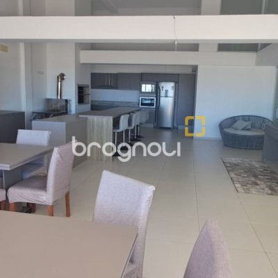 Cobertura com 162m², 3 quartos (sendo 1 suíte), 2 garagens, no bairro Canasvieiras em Florianópolis