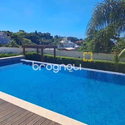 Cobertura com 162m², 3 quartos (sendo 1 suíte), 2 garagens, no bairro Canasvieiras em Florianópolis