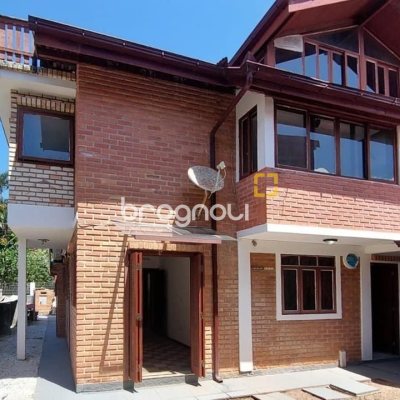 Casa com 210m², 4 quartos (sendo 2 suítes), 3 garagens, no bairro Morro das Pedras em Florianópolis